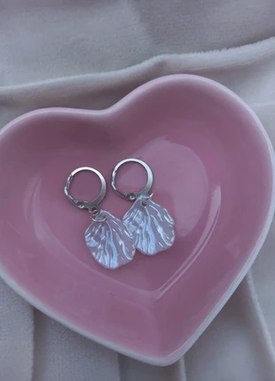 Petal silver earrings, merk: jaylery, staat: Nieuw met prijskaartje, € 2,00, € 2,80 inclusief Kopersbescherming