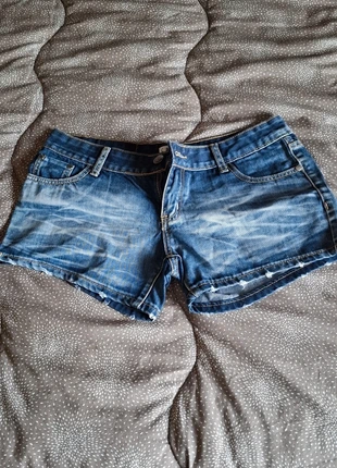 Jeans pantalone corto, brand: Rave, condizioni: Ottime, taglia: S / IT 40 / EU 36, €5.00, €5.95 include la Protezione acquisti