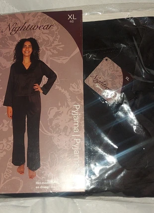 Pyjamas Satin XL 46, marque: Nightwear, état: Neuf avec étiquette, taille: XL / 42 / 14, 5,50 €, 6,48 € Protection acheteurs incluse