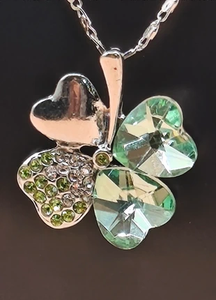 Collier trefle 4 feuilles - Porte bonheur -17-, brand: LOOK, condition: Very good, €16.00, €17.50 includes Buyer Protection