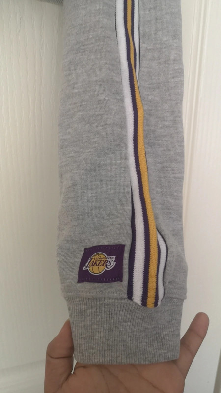 Ensemble jogging lakers hotsell