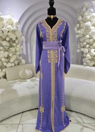Caftan Mauve Doré – Crêpe de Soie, brand: Class & Glam, condizioni: Nuovo con cartellino, taglia: Taglia unica, €119.00, €125.65 include la Protezione acquisti Pro