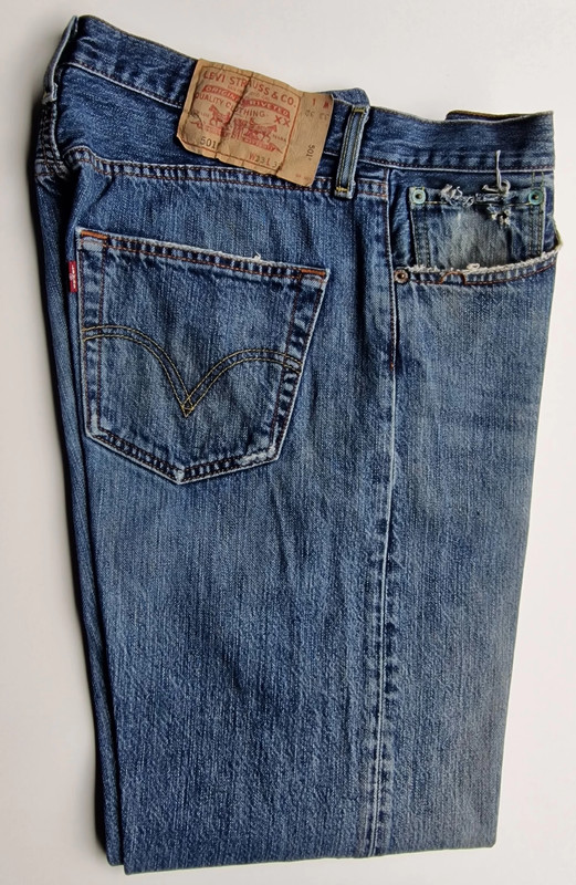 Levis on sale 501 33x32