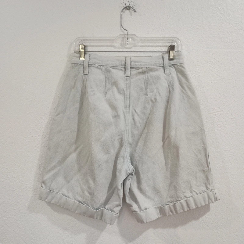 Vtg. Bill Blass Light Wash Denim Mom Shorts 4