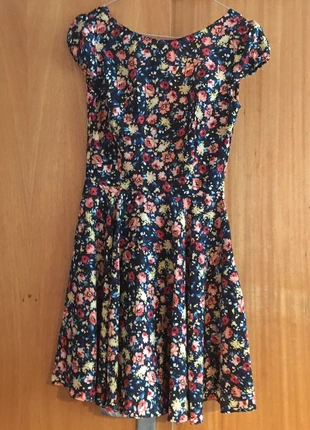 Flower silk dress Zara TFR, marca: Zara, estado: Muy bueno, tamaño: XS / 34 / 6, 18,00 €, 19,60 € Protección al comprador incluida