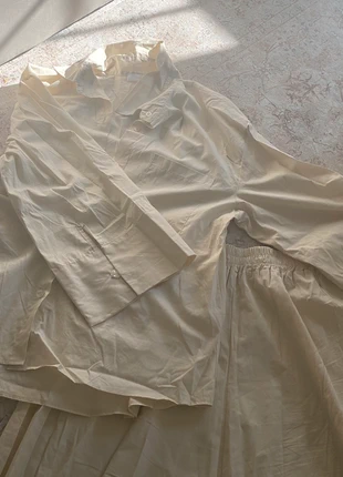 Ensemble jupe chemise en coton jaune beurre, merk: JASMINAH PARIS, staat: Heel goed, maat: Universele maat, € 25,00, € 26,95 inclusief Kopersbescherming