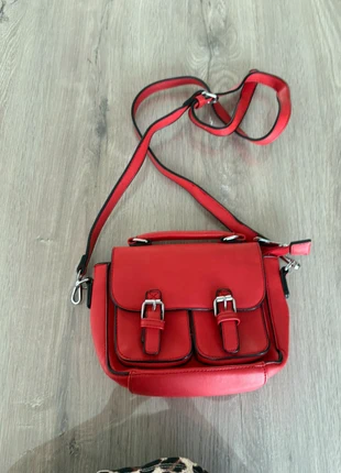 Petit sac à main rouge vif, marke: Boutique indépendante, zustand: Sehr gut, 3,00 €, 3,85 € inklusive Vinted-Käuferschutz