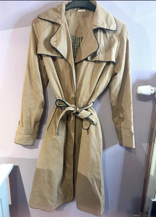 Trench beige avec intérieur à carreaux, marque: 3 Suisses, état: Très bon état, taille: M / 38 / 10, 10,00 €, 11,20 € Protection acheteurs incluse