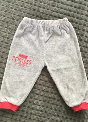 Broekje , staat: Heel goed, maat: 6-9 maanden / 68 cm, € 1,50, € 2,28 inclusief Kopersbescherming