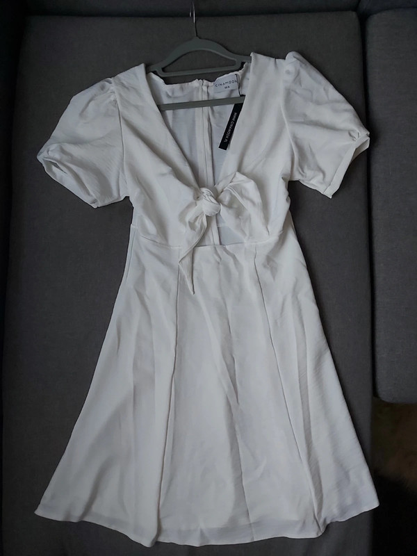 Biała sukienka Cinamoon - Vinted