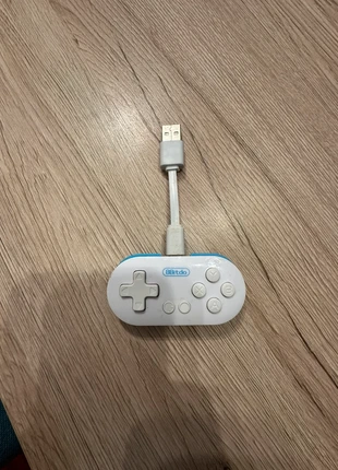 Manette 8bit do FC 30, marca: 8BitDo, estado: Muito bom, €9.00, €10.15 inclui Proteção do Comprador