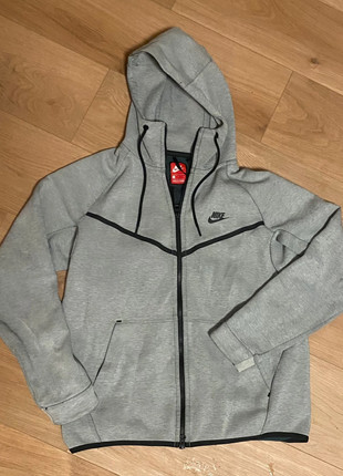 Obrázek k inzerátu: Nike tech fleece seda