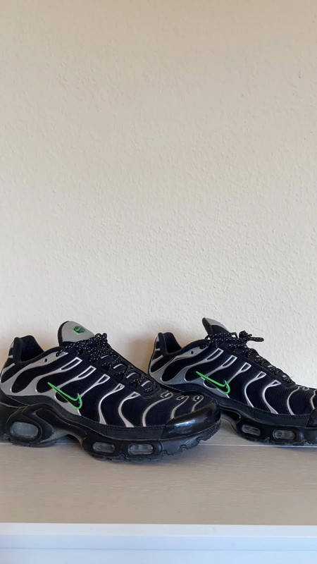 Air max plus black green cheap
