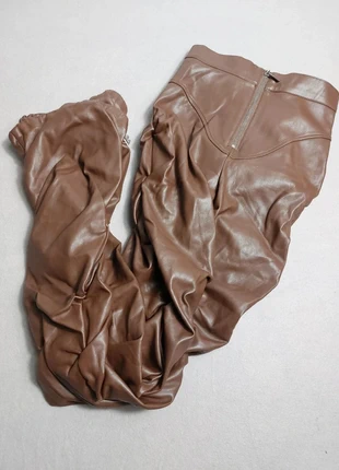 Pantalon simili cuir plissé marron Manière De Voir taille 6 (34 FR), marke: Manière De Voir, zustand: Sehr gut, größe: XS / 34 / 6, 29,00 €, 31,15 € inklusive Vinted-Käuferschutz