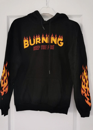 Pull sweat a capuche noir et orange Burning Jennyfer taille XS Vinted
