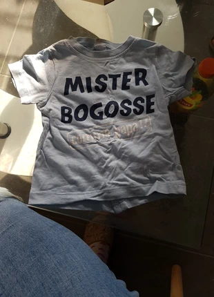 Tee-shirt, merk: Kimbaloo, staat: Heel goed, maat: 6-9 maanden / 68 cm, € 1,00, € 1,75 inclusief Kopersbescherming