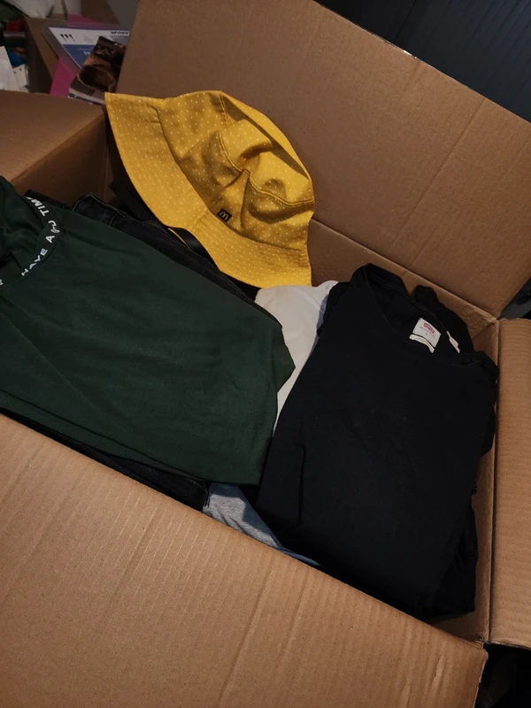 Lot de vêtements homme tailles diverses - photo numéro 2