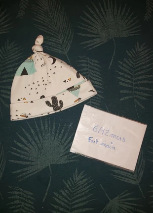 Bonnet , merk: Fait Main, staat: Heel goed, maat: 6-12 maanden, 47 cm, € 3,00, € 3,85 inclusief Kopersbescherming