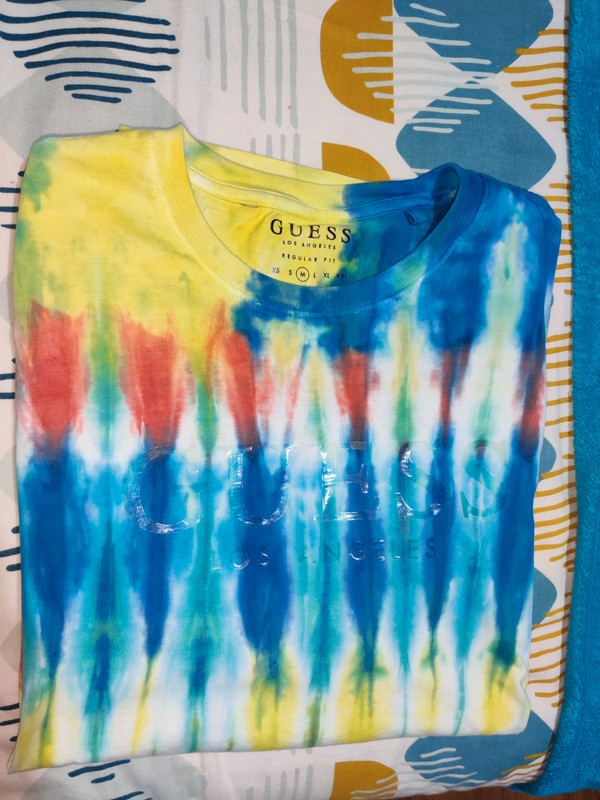 Camiseta guess 2025 tie dye