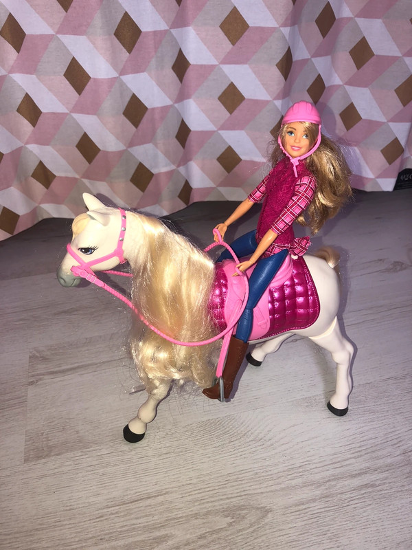 Poupee Barbie et son cheval de reve interactif Vinted