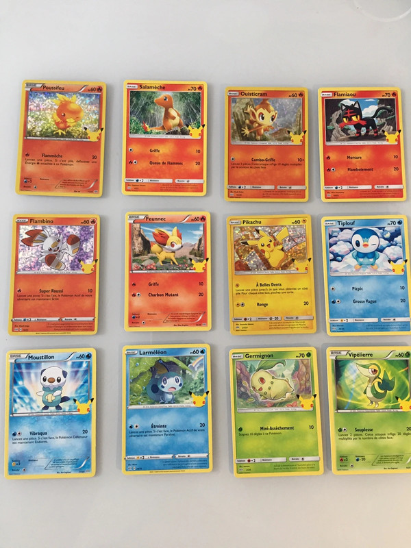 Lot de 24 figurines Pokémon avec leur pochette Pokémon neuf