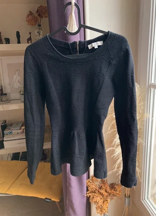 Pull moulant et évasé noir Sandro, marque: Sandro, état: Bon état, taille: XS / 34 / 6, 15,00 €, 16,45 € Protection acheteurs incluse