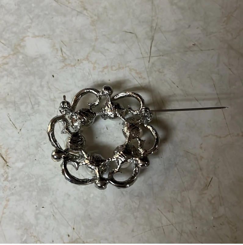 Vintage Rhinestone & Faux Pearl Wreath Brooch Pin 4