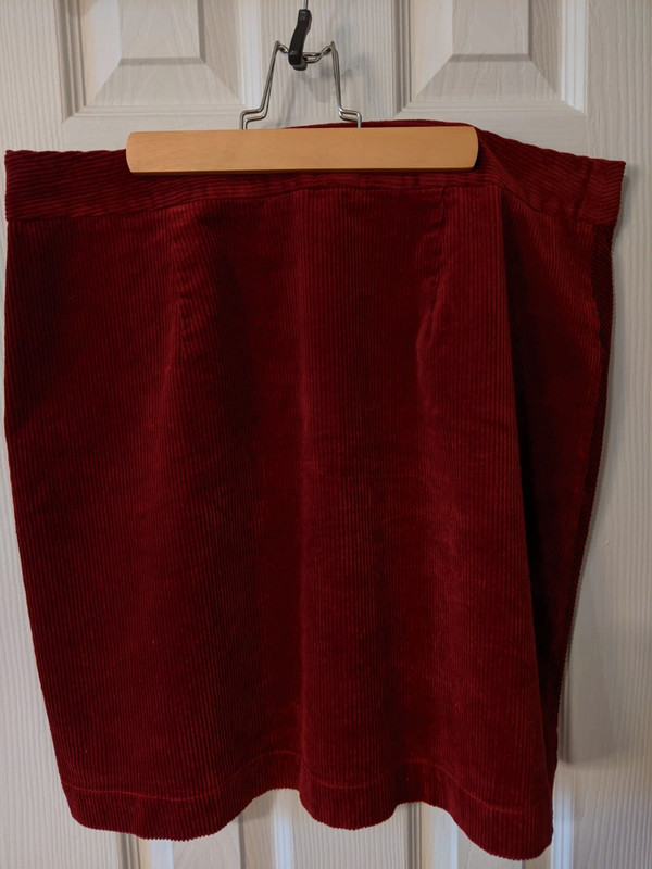 Burgundy corduroy skirt from loft with zipper 4