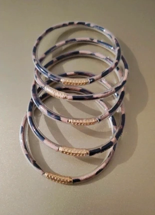 Lots de 5 Bracelet type jonc bouddhiste neuf avec étiquette., marke: Boutique indépendante, zustand: Neu, 13,00 €, 14,35 € inklusive Vinted-Käuferschutz