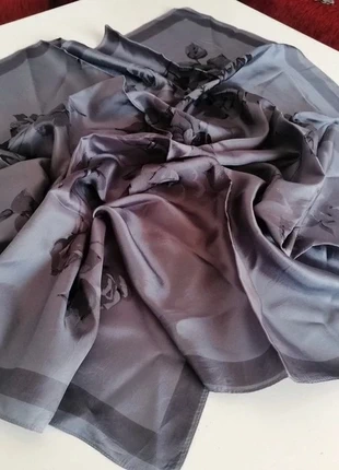 Foulards gris, état: Neuf sans étiquette, 5,00 €, 5,95 € Protection acheteurs incluse