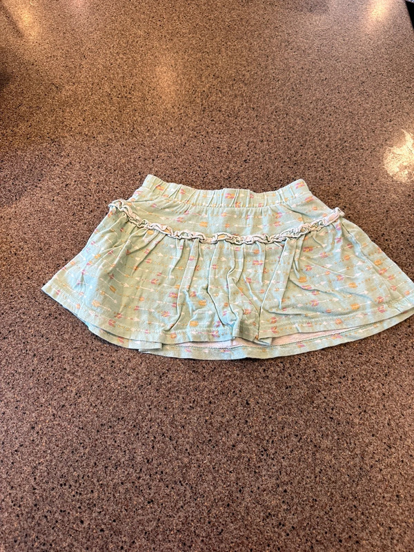 Girls size 4 jumping beans skirt 1