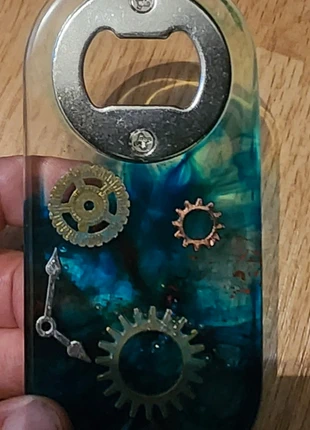 Decapsuleurs en resine epoxy, staat: Nieuw zonder prijskaartje, € 15,00, € 16,45 inclusief Kopersbescherming