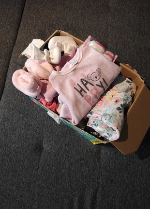 Lot de 34 vêtements toutes tailles + 3 chaussons, marca: Kiabi, estado: Muito bom, tamanho: Tamanho único, €15.00, €16.45 inclui Proteção do Comprador