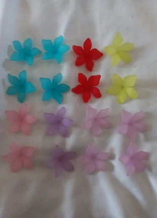 16 perles fleurs 6 couleurs, état: Très bon état, 2,99 €, 3,84 € Protection acheteurs incluse