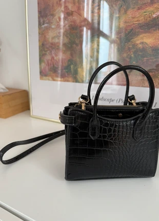 Mini sac à main ou bandoulière crocodile noir MANGO, marque: Mango, état: Bon état, 6,00 €, 7,00 € Protection acheteurs incluse