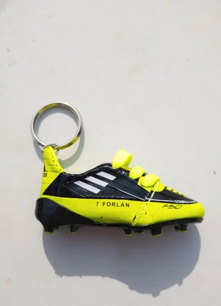 Porte-clé chaussure de foot à crampon jaune fluo (numero 7, Forlán), condition: Good, €2.50, €3.33 includes Buyer Protection