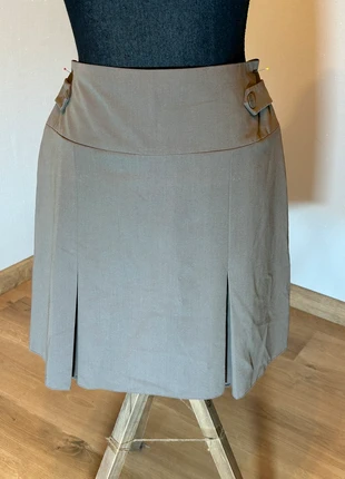 Jupe courte tendance  taupe 42 camaïeu fermeture invisible, marque: Camaïeu, état: Très bon état, taille: XL / 42 / 14, 6,00 €, 7,00 € Protection acheteurs incluse