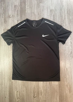 T shirt running Nike, marca: Nike, estado: Muy bueno, tamaño: M, 20,00 €, 21,70 € Protección al comprador incluida
