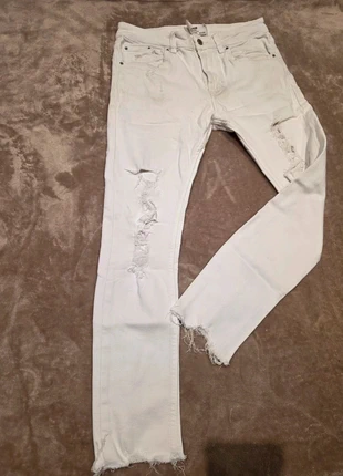 Pantalón vaquero blanco Bershka desgastado, brand: Bershka, condizioni: Buone, taglia: L, €5.00, €5.95 include la Protezione acquisti