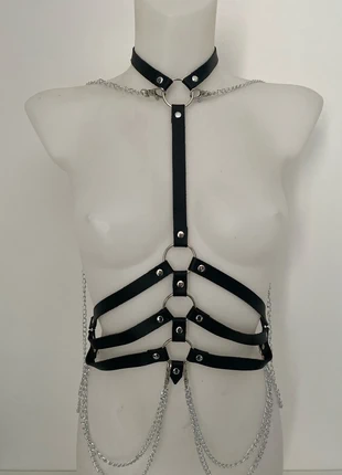 Harnais réglable en simili cuir noir avec chaînes, marque: Cryptica, état: Neuf sans étiquette, 16,00 €, 17,50 € Protection acheteurs (Pro) incluse