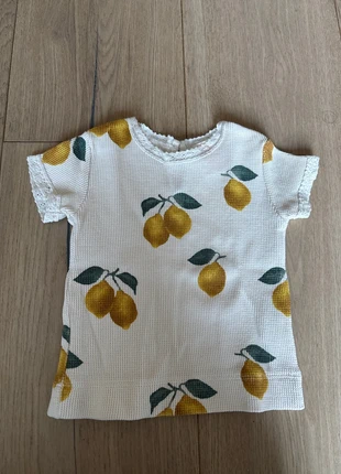 Hema t-shirt citroenen, merk: Hema, staat: Heel goed, maat: 3-6 maanden / 62 cm, € 2,00, € 2,80 inclusief Kopersbescherming