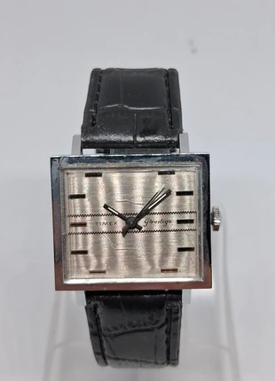 Montre vintage timex prestige mécanique argenté bracelet cuir forme Rectangulaire, marque: Timex, état: Très bon état, taille: 30–38 mm, 35,00 €, 37,45 € Protection acheteurs (Pro) incluse