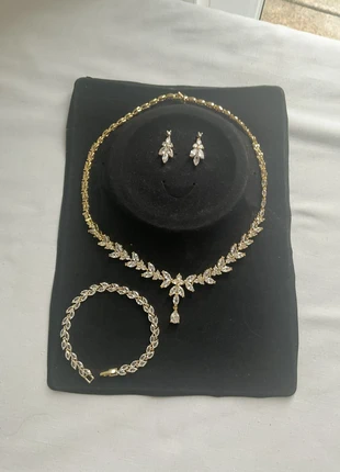 Jewellery set, brand: NO LABEL, condition: New without tags, £30.00, £32.20 includes Buyer Protection