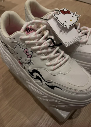 Hello Kitty platform shoes from Bershka, merk: Bershka, staat: Nieuw zonder prijskaartje, maat: 40, € 65,00, € 68,95 inclusief Kopersbescherming