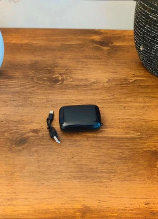 Ecouteurs Bluetooth avec Boîtier Rechargeable - Powerbank et Lampe de Poche - Écran LCD, condition: New with tags, €6.99, €8.04 includes Buyer Protection