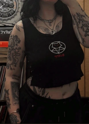 Death Kills Bad Kitty Safety Pin Vest, brand: death kills, condition: Very good, size: L / 12, £30.00, £32.20 includes Buyer Protection