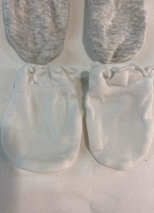 Moufles blanches, staat: Heel goed, maat: Tot 1 maand / 50 cm, € 1,00, € 1,75 inclusief Kopersbescherming
