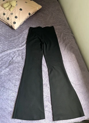 Pantalon évasé noir Bershka, marque: Bershka, état: Très bon état, taille: S / 36 / 8, 6,00 €, 7,00 € Protection acheteurs incluse