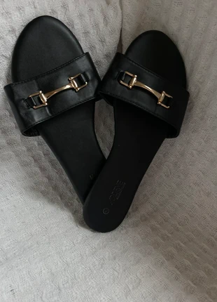 Mules noires avec boucles dorés, estado: Muito bom, tamanho: 40, €25.00, €26.95 inclui Proteção do Comprador Pro