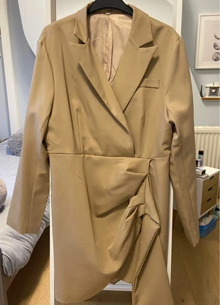 Robe tailleur « shein » L, marque: Shein, état: Neuf sans étiquette, taille: L / 40 / 12, 4,00 €, 4,90 € Protection acheteurs incluse